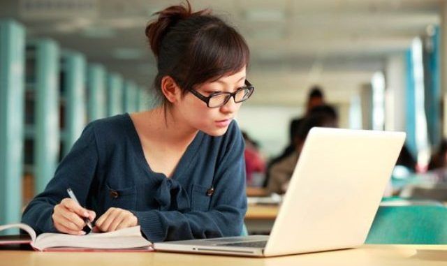 Mengenal Antonim Sinkron dalam Kamus Bahasa Indonesia