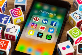 Bahaya Membagikan Informasi Pribadi di Akun Sosial Media