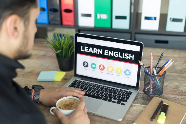 Keuntungan Belajar Bahasa Inggris Kapanpun bagi Profesional Muda