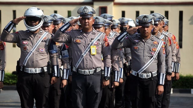 Beasiswa di POLRI: Perbandingan Program Beasiswa untuk Anggota POLRI dan TNI