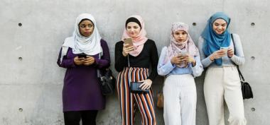Baru Mau Pakai Hijab? Ini Dia 5 Warna Jilbab yang Wajib Kamu Punya