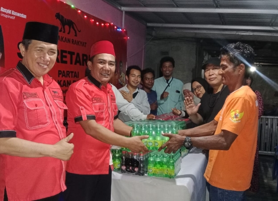 Menjelang Lebaran, DPW Gerakan Rakyat Sulteng Perkuat Solidaritas Kader dengan Menyalurkan Bantuan Minuman di Kabupaten Sigi