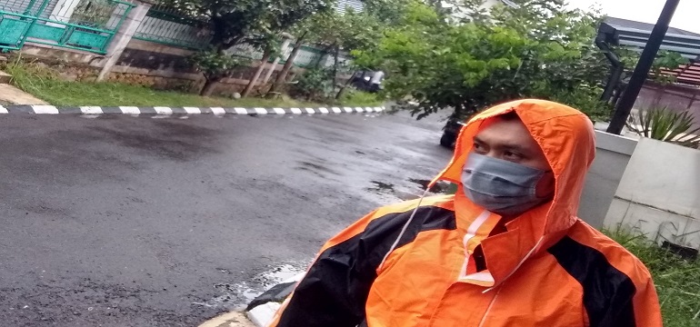 Musim Hujan Telah Tiba, Siapkan Jas Hujan Saat Berkendara, Ya. Berikut Tips Memilihnya