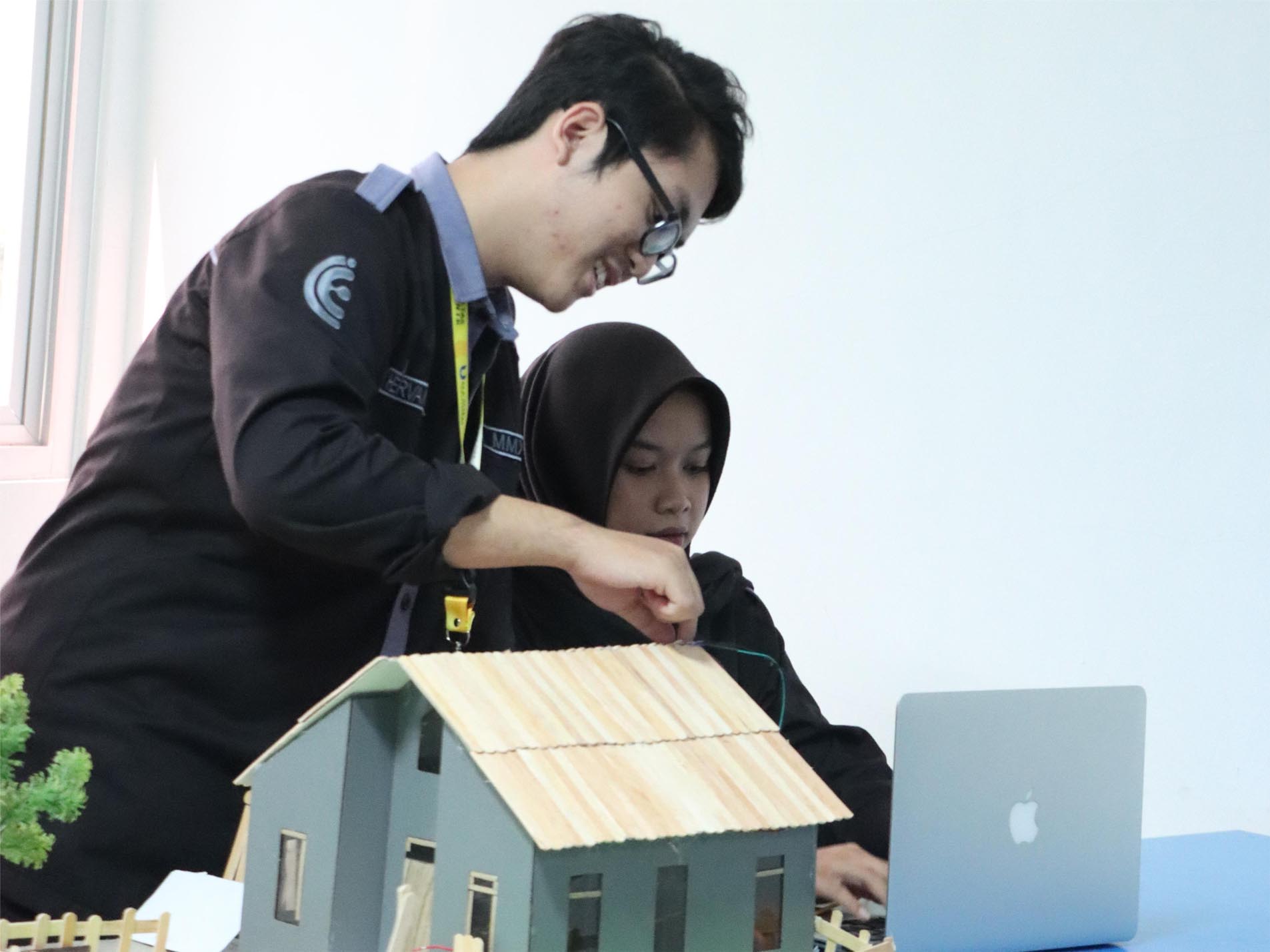 Apakah Jurusan Teknik Industri di Bandung Tersedia di PTS yang Menerima Program KIP Kuliah?
