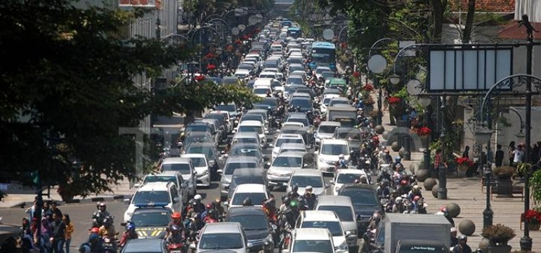 Kota Kembang, Masalah Nyata: Dilema Karyawan di Tengah Kemacetan Bandung