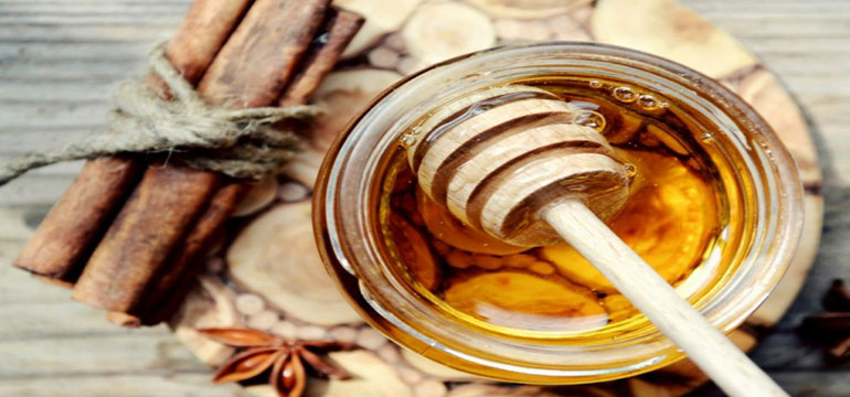 Menguak Keajaiban Kayu Manis dan Madu untuk Wajah Flawless Tanpa Jerawat