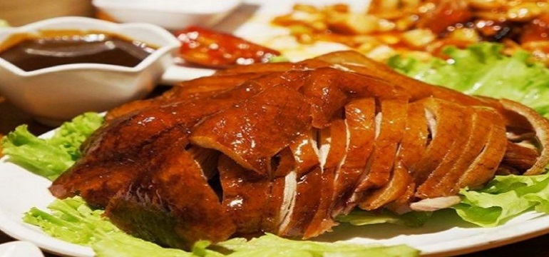 Fakta Bebek Peking, Hidangan Raja hingga Makanan Wajib saat Imlek