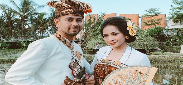 6 Potret Pasangan Raffi Ahmad dan Nagita Slavina Saat Mengenakan Pakaian Adat Indonesia