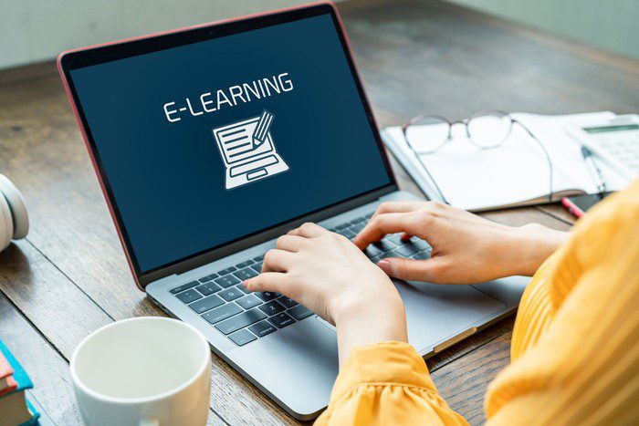 Platform Digital Belajar Adaptif dengan Latihan Soal Sesuai Kurikulum