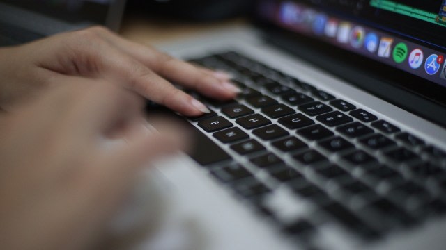 Jasa Buzzer Politik: Memanfaatkan Data Analitik untuk Kampanye yang Lebih Efektif