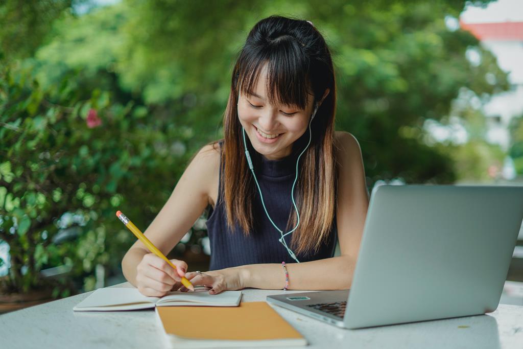 Website dan Aplikasi Latihan Tes TOEFL Terbaik: Dilengkapi Contoh Soal