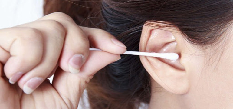 3 Alasan Bahaya Cotton Bud untuk Membersihkan Telinga