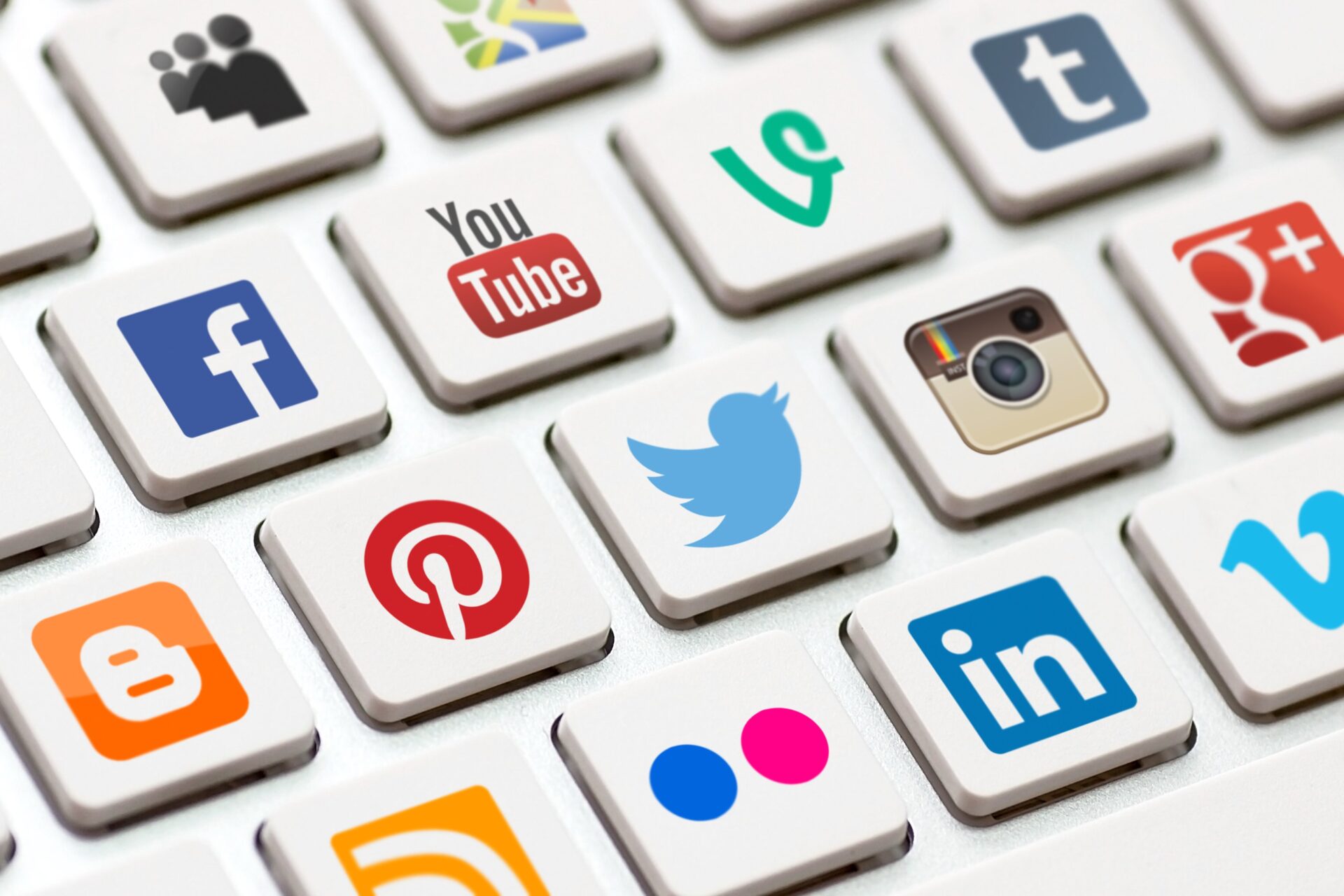 Social Media Monitoring: Cara Cerdas Memahami Konsumen dan Pasar