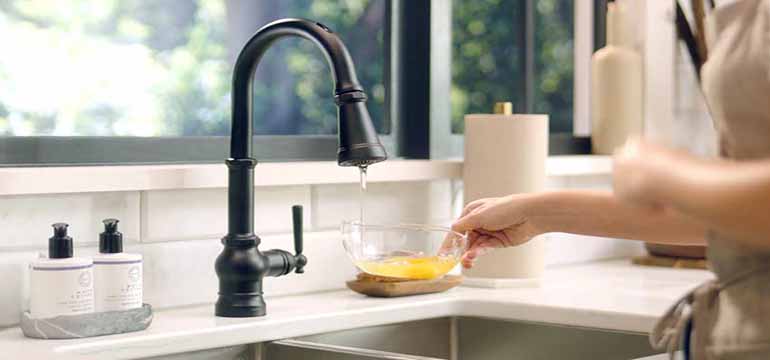 U By Moen Smart Kitchen Faucet, Keran Pintar Ini Bisa Sesuaikan Suhu Air Hanya Dengan Perintah Suara