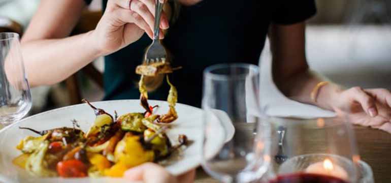 Ingin Tampak Awet Muda? Coba Hindarilah 5 Makanan Ini!