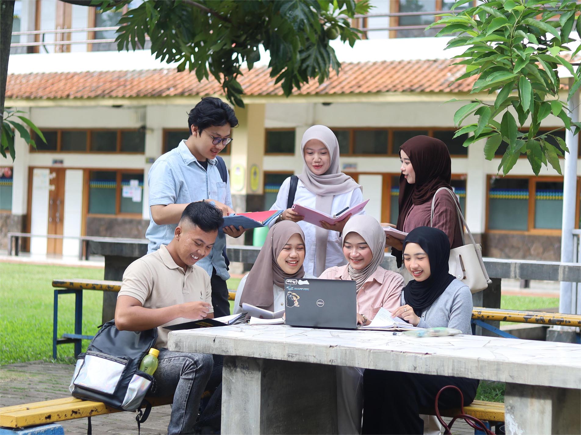 Biaya Pendidikan Kelas Reguler dan Non Reguler Per Semester Hanya 5,5 Juta Untuk Sistem Informasi S1 Serta Info Beasiswa Kuliah di Bandung 2026